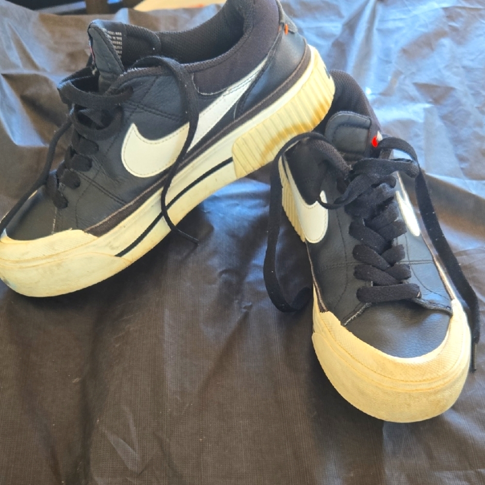 Nike Men's Black and White Sneakers